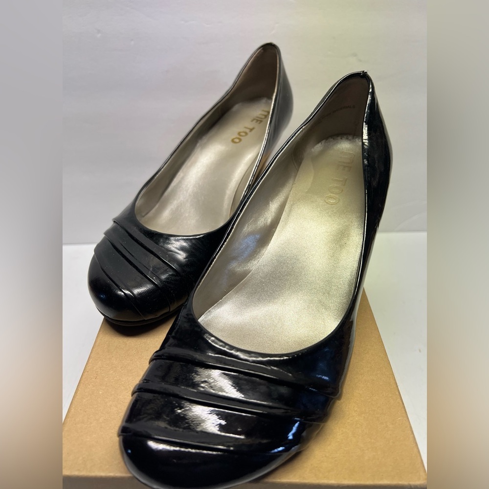 Me Too Women's Black 2.5 inch Heel (size 8)